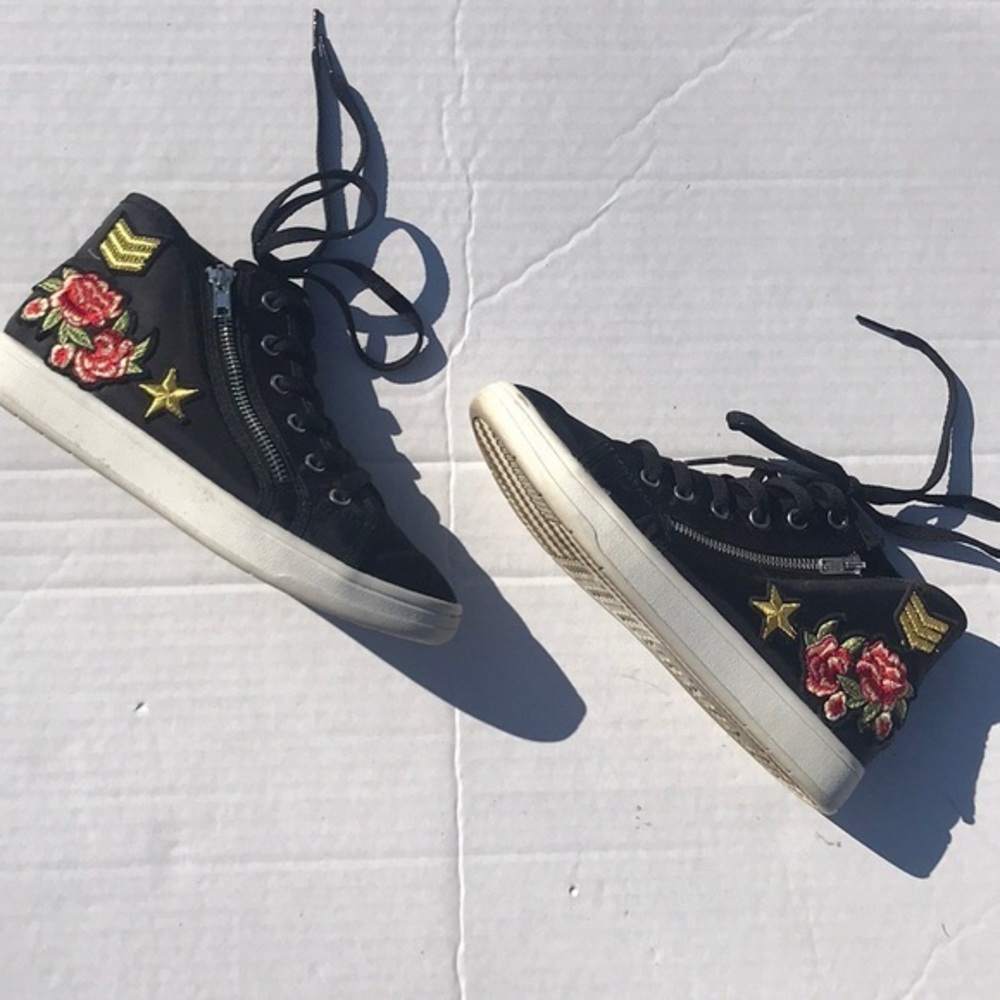 DONATED❌Steve Madden NYC Candsy Embroidered Shoes